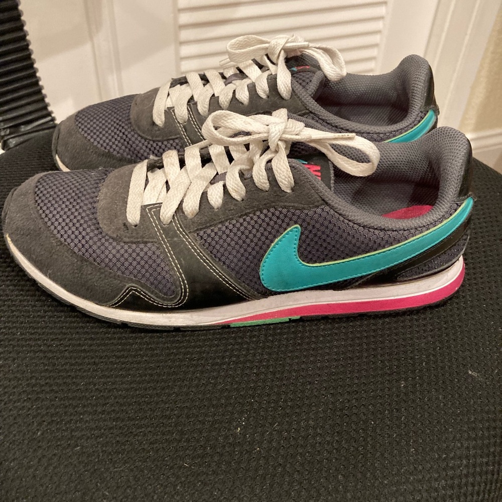 Nike Gray and White Sneakers with Green Accents